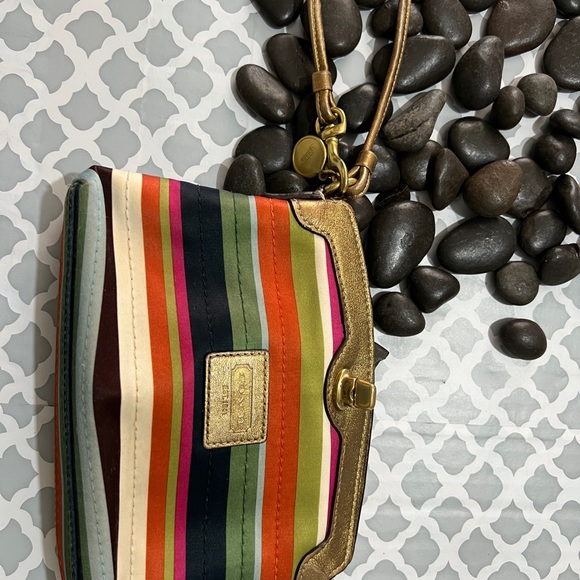 COACH vintage stripe wristlet has some ink marks in the inside see pictures - Picture 11 of 14